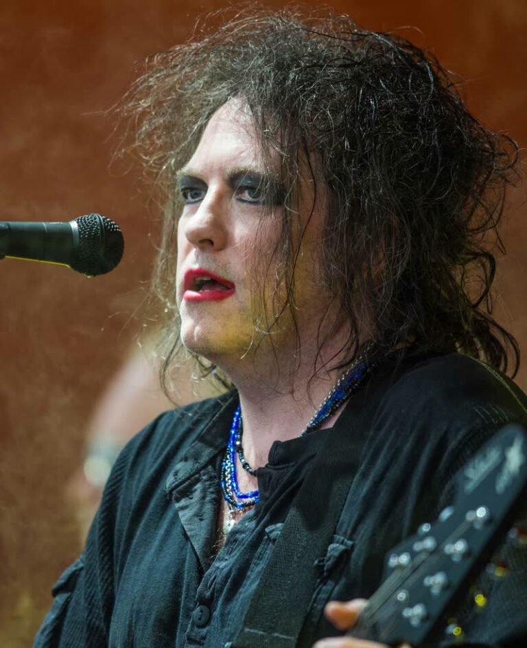 Robert Smith net worth 2026